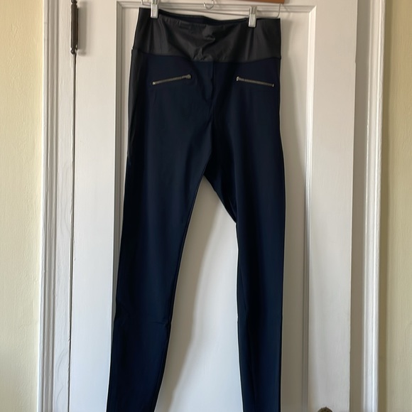 Throw it Higher leggings by Aday - Picture 7 of 8